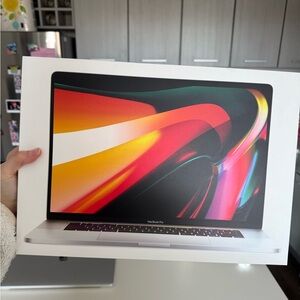 MacBook Pro 16-inch (2019) — 2.6GHz 6-Core i7 / 16GB RAM / 512GB SSD